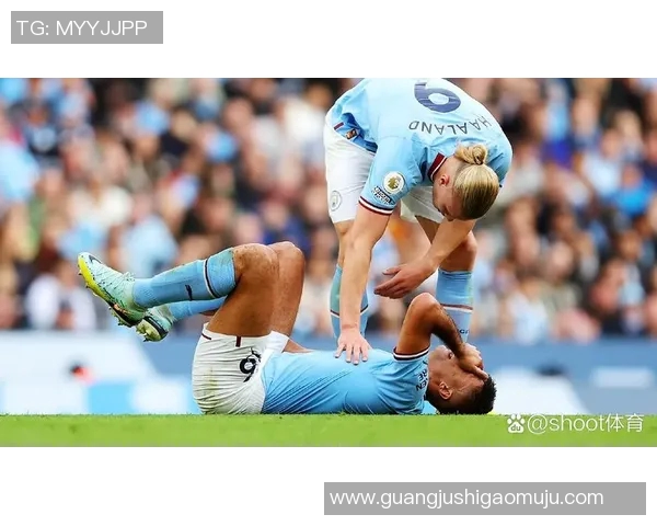 足球明星因伤接受半月板切除手术恢复计划引发关注与讨论